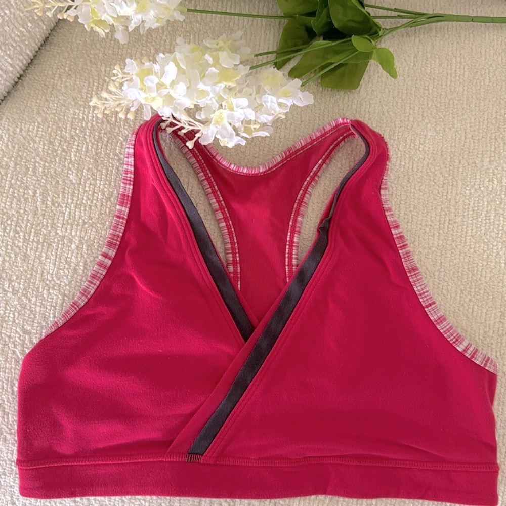 🩷 Adorable LULULEMON SPORTS BRA